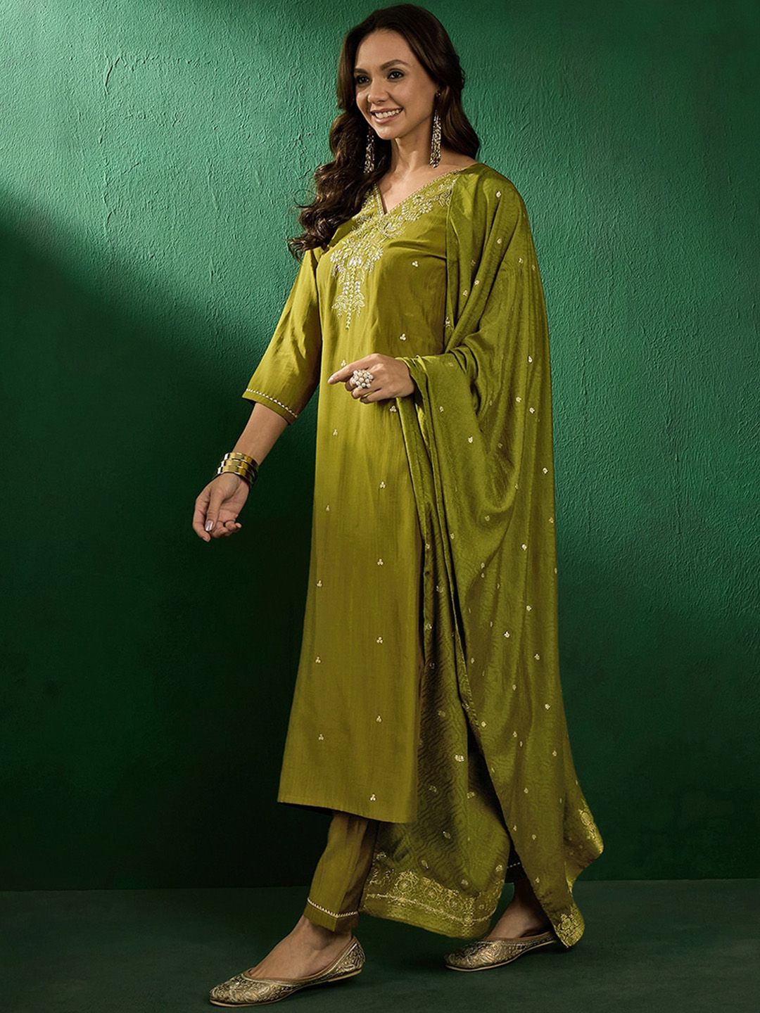 Dhiyona SN Women's Embroidered V-Neck Kurta With Trousers & Dupatta