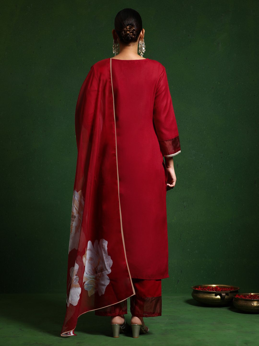 Dhiyona VA Women'sThread Work V-Neck Straight Kurta With Trousers And Dupatta
