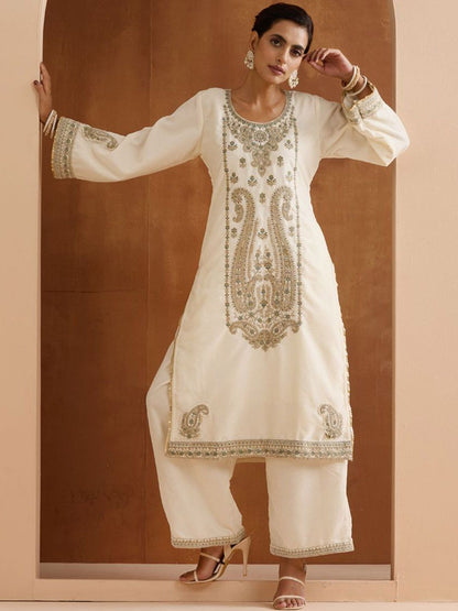 Dhiyona IS Women's Women Floral Embroidered Regular Thread Work Velvet Kurta with Trousers