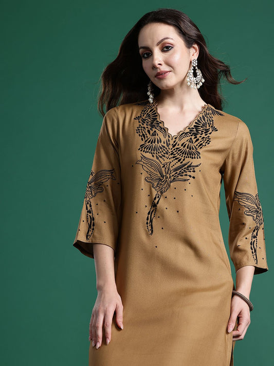 Dhiyona IE Embroidered Kurta with Trousers