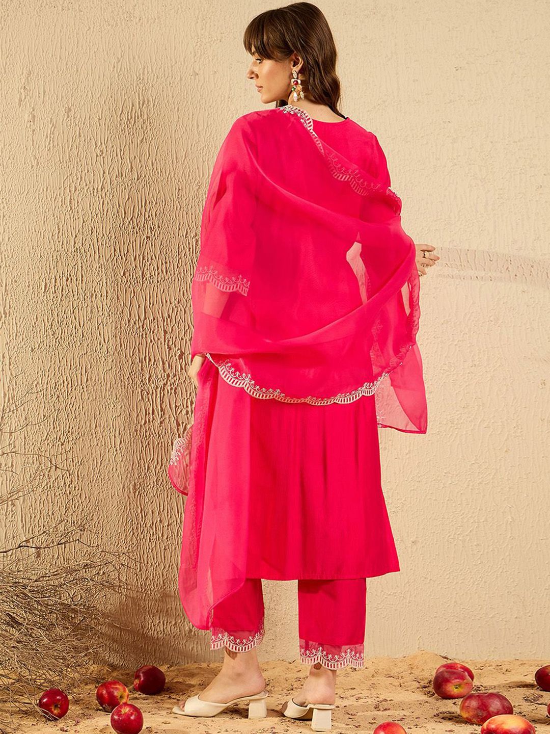 Dhiyona IE Women Floral Embroidered Regular Thread Work Liva Kurta with Trousers & With Dupatta