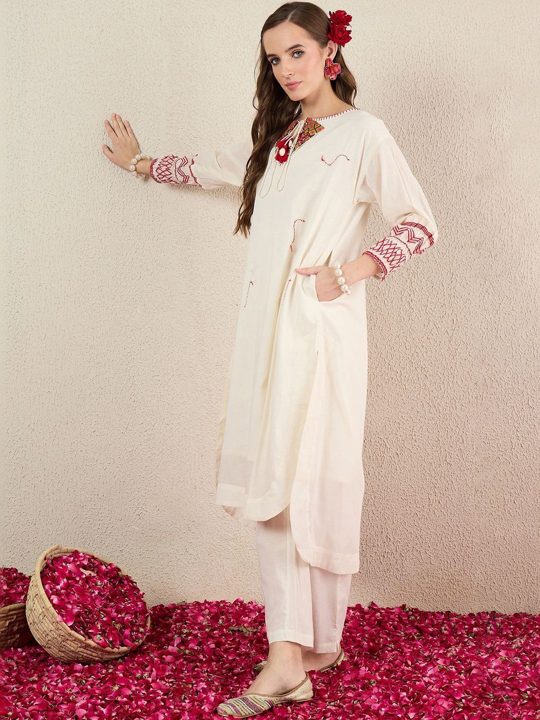 Women Ethnic Motifs Embroidered Regular Thread Work Pure Cotton Kurta with Trousers
