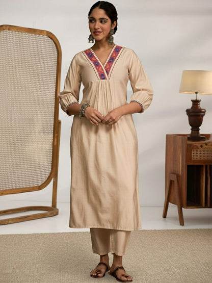 Women Ethnic Motifs Embroidered Panelled Thread Work Liva Kurta with Trousers