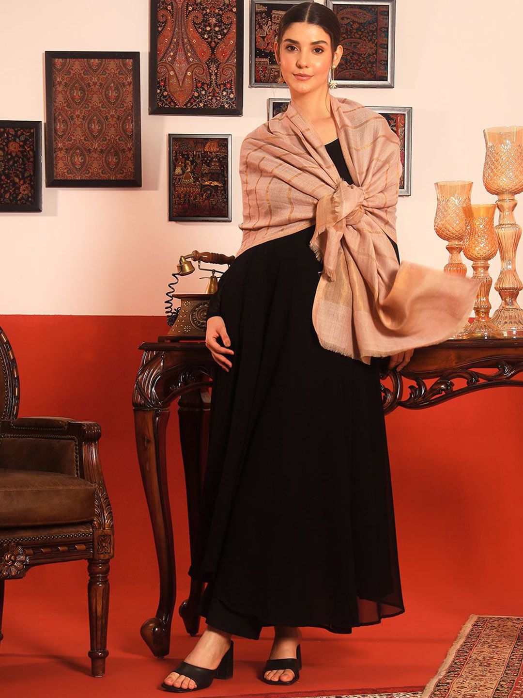 Dhiyona PA Checked Woven Design Zari Shawl