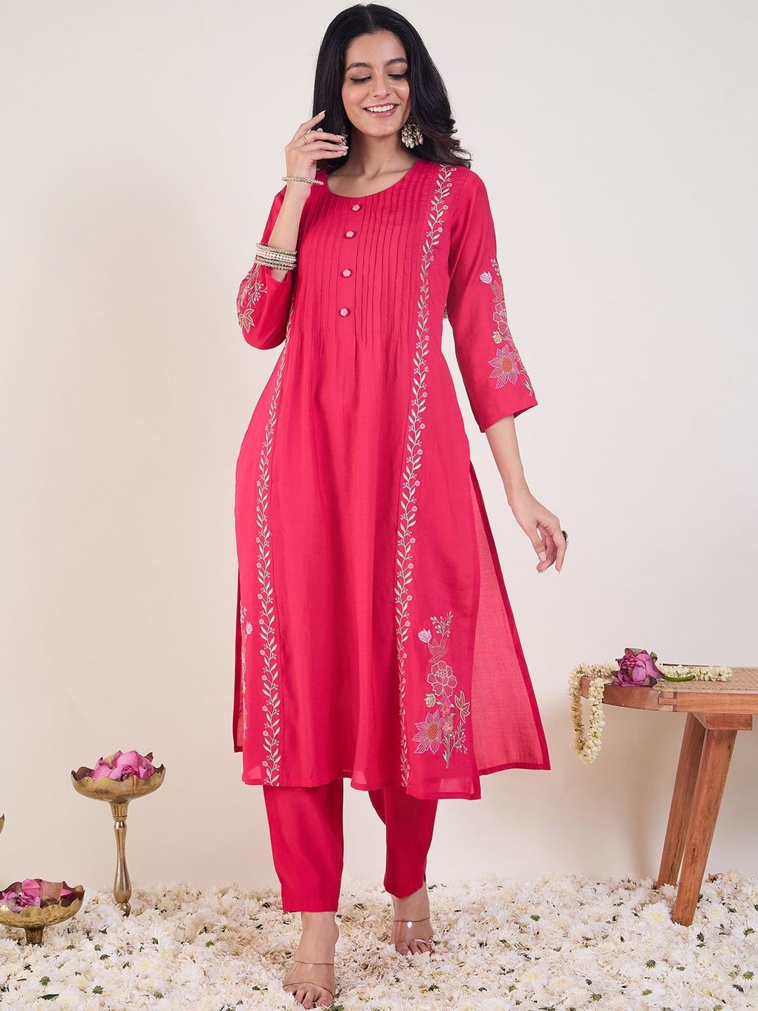 Floral Embroidered Round Neck Thread Work Straight Kurta with Trousers