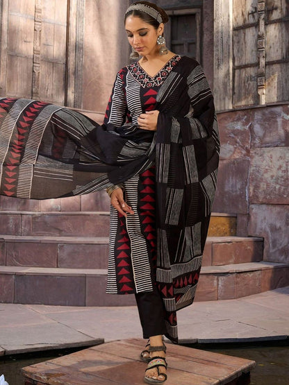 Women Printed Regular Thread Work Pure Cotton Kurta with Trousers & With Dupatta