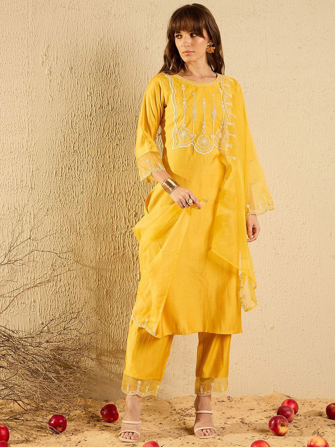Women Floral Embroidered Regular Thread Work Liva Kurta with Trousers & With Dupatta