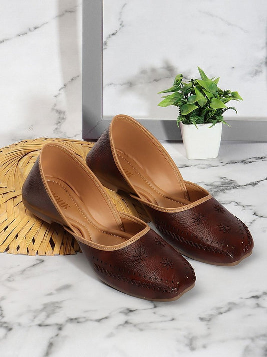 Dhiyona AK Women Embellished Ballerinas