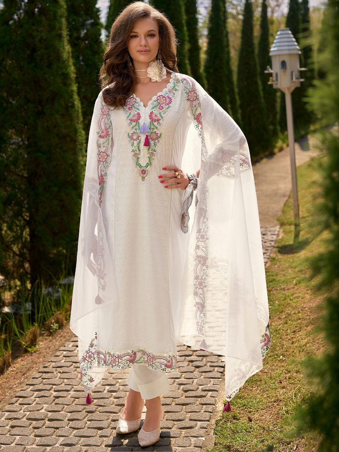 Women Floral Embroidered Regular Thread Work Pure Cotton Kurta with Trousers & With Dupatta