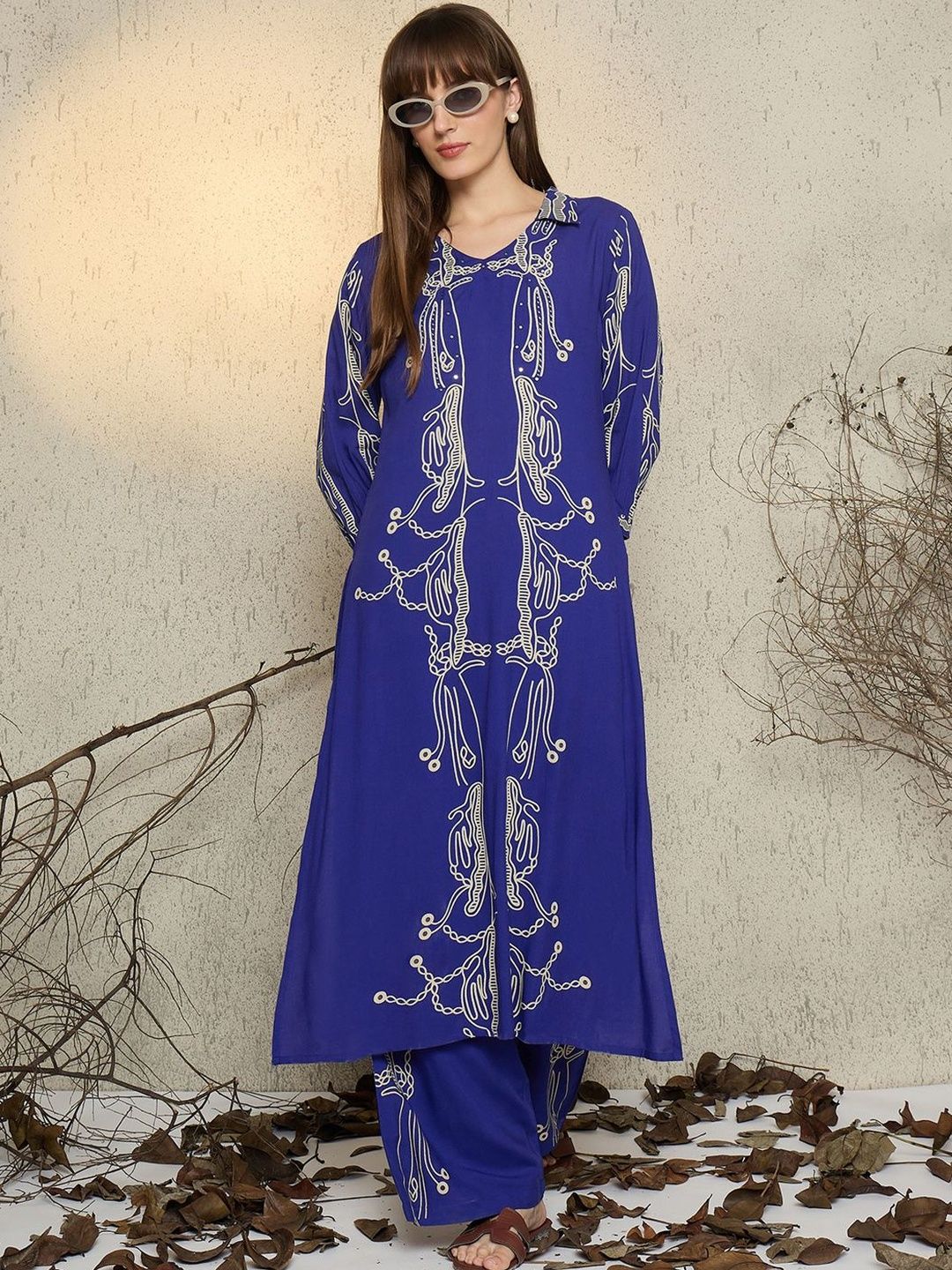 Women Printed Regular Kurta with Trousers