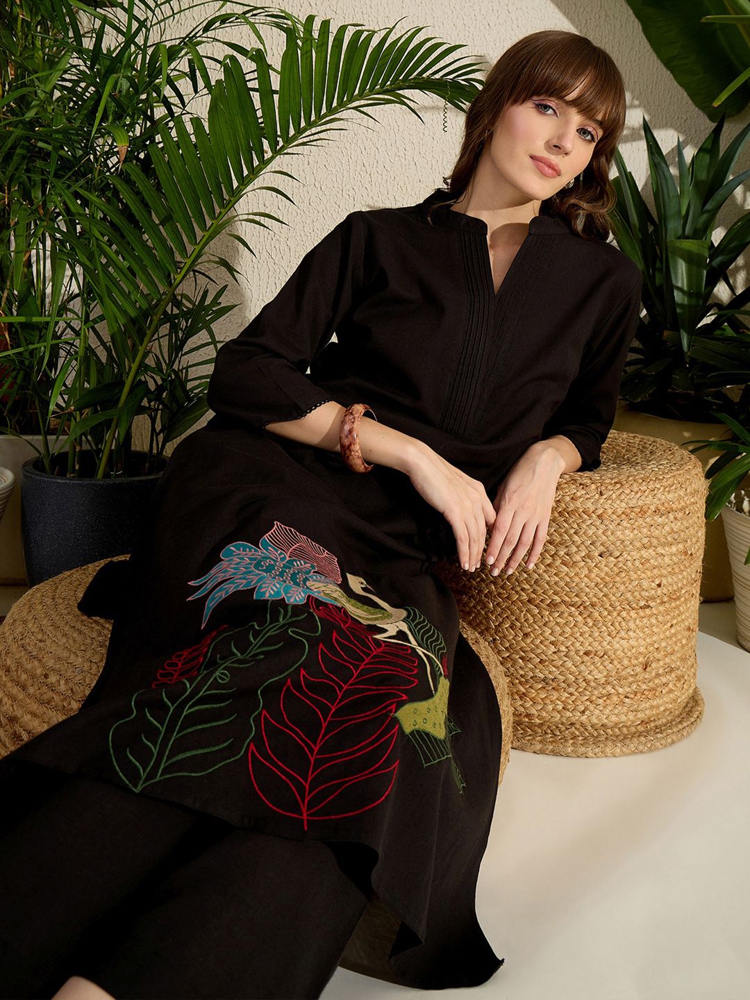 Dhiyona IE Embroidered Mandarin Collar A-Line Kurta With Trouser