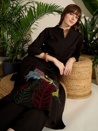 Dhiyona IE Embroidered Mandarin Collar A-Line Kurta With Trouser