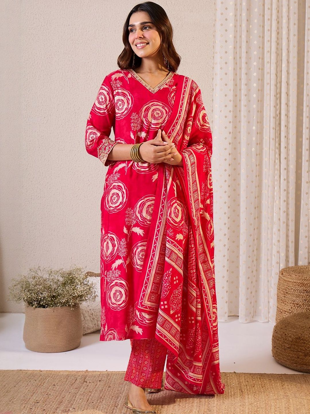 Women Floral Printed Kurta with Trousers & Dupatta