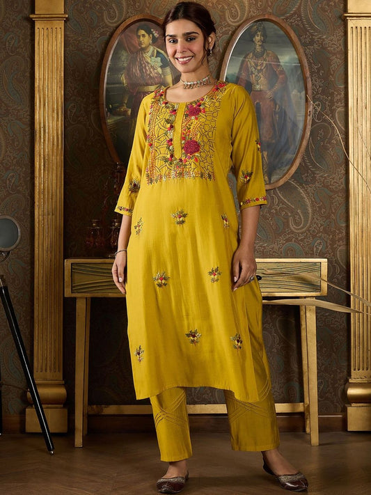 Women Floral Embroidered Regular Thread Work Kurta with Trousers & With Dupatta