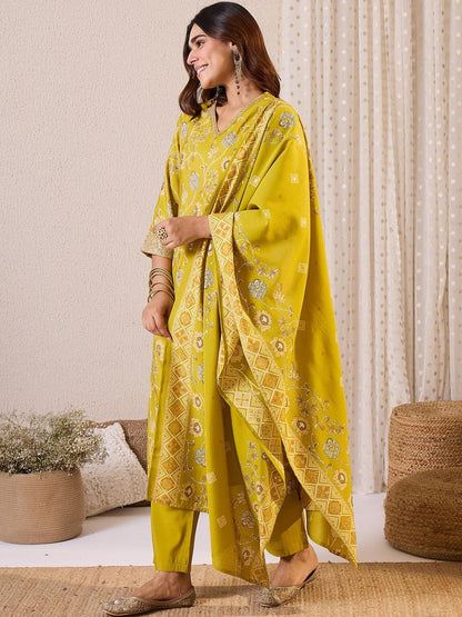 Women Floral Printed Kurta with Trousers & Dupatta