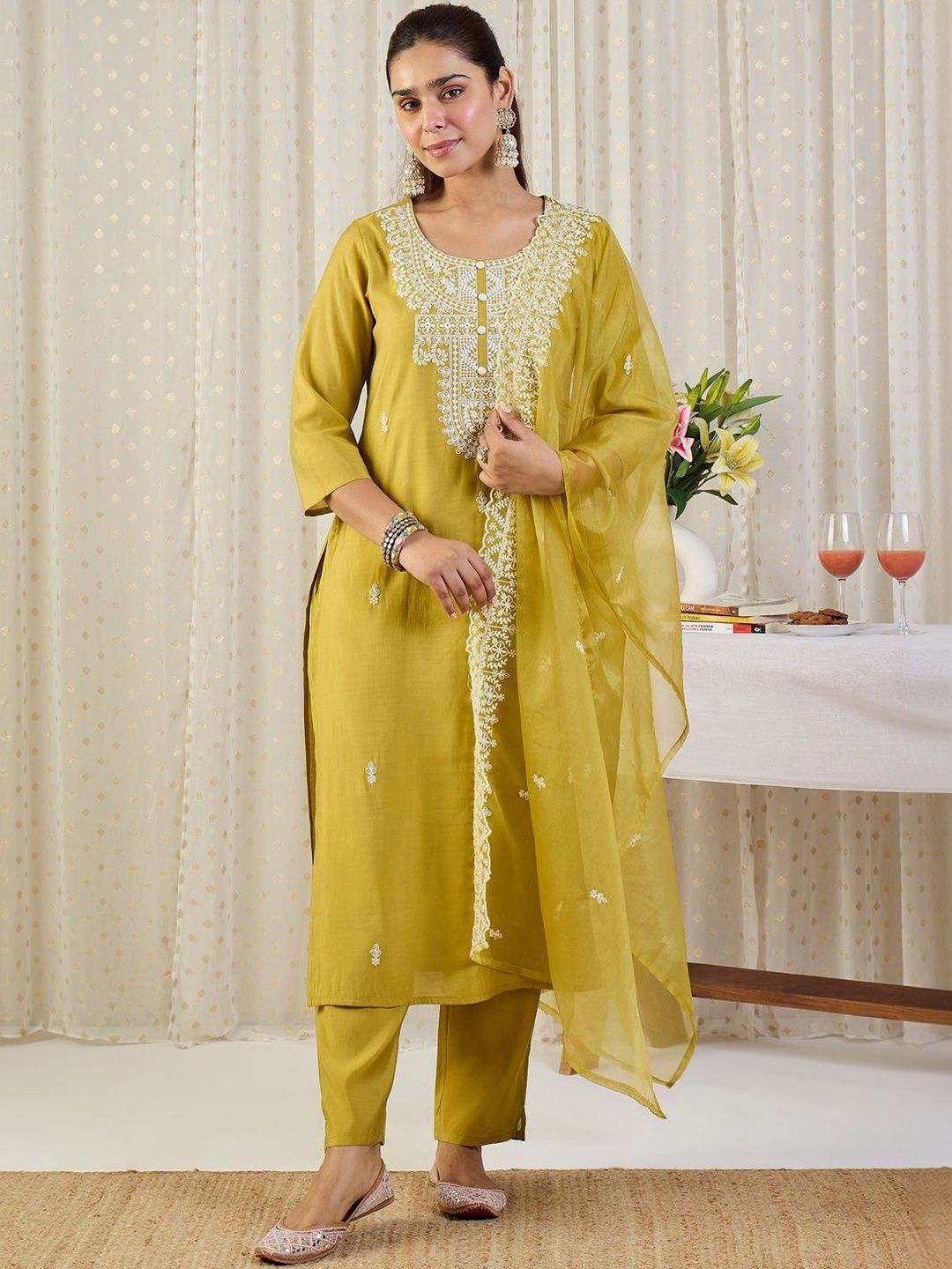 Ethnic Motifs Embroidered Thread Work Straight Kurta With Trousers & Dupatta