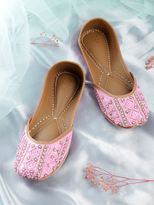Dhiyona HOP Women Embellished Ethnic Mojaris