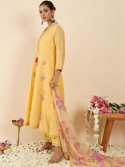Women Floral Embroidered Panelled Thread Work Kurta with Trousers & With Dupatta