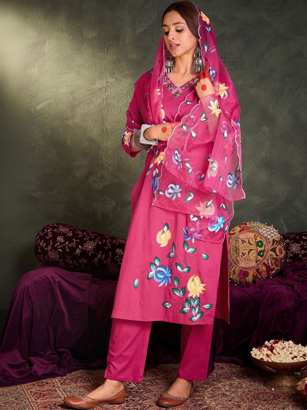 Women Floral Printed and Thread Work Pure Cotton Kurta with Trousers & Dupatta