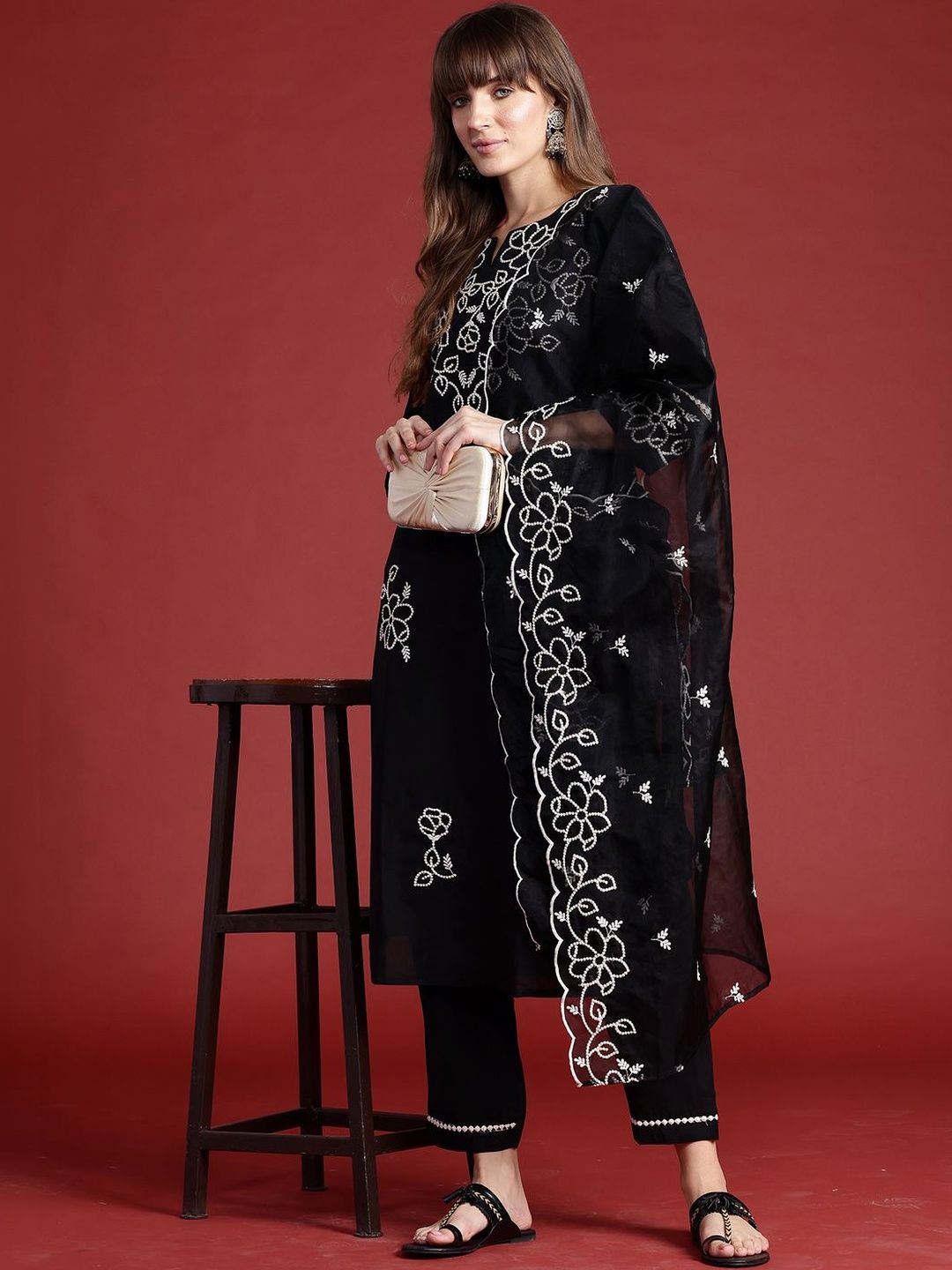 Women Floral Embroidered Regular Thread Work Kurta with Trousers & With Dupatta