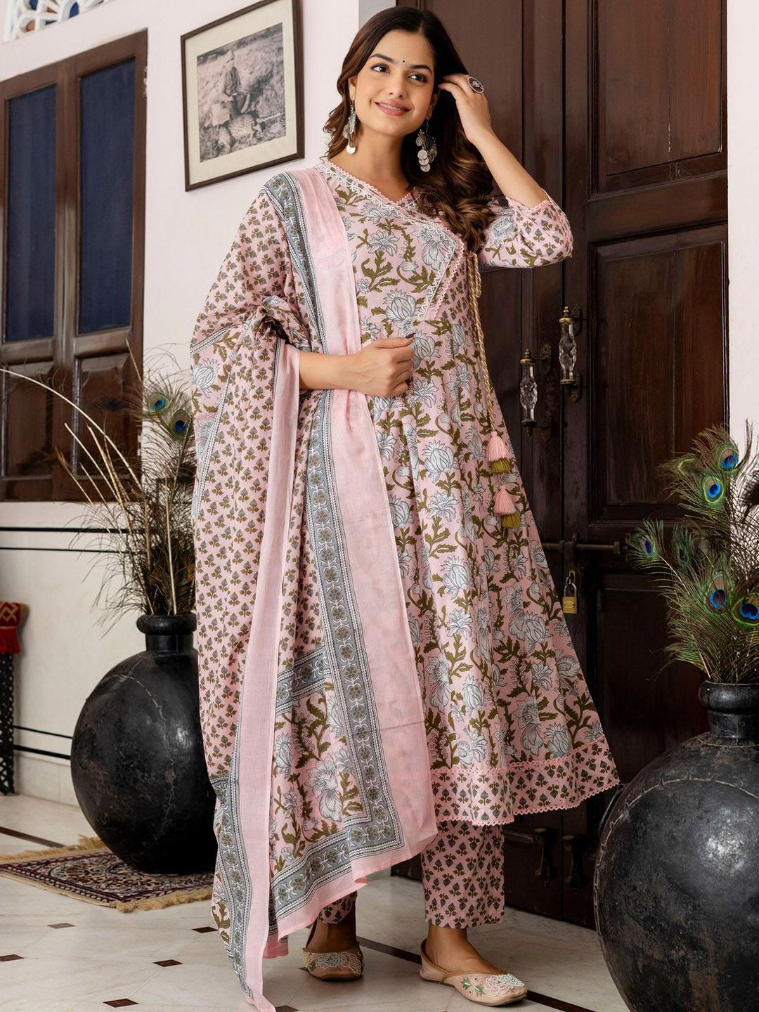 Dhiyona IE Women Floral Printed Regular Beads and Stones Pure Cotton Kurta with Trousers & With Dupatta