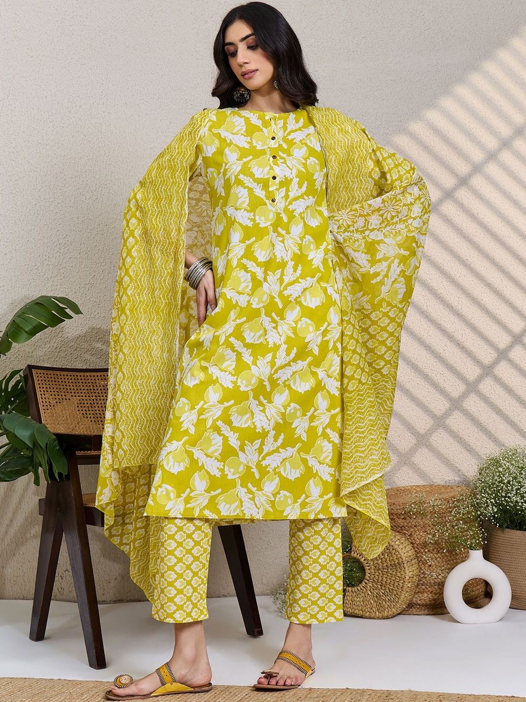 Women Floral Printed Regular Pure Cotton Kurta with Trousers & With Dupatta