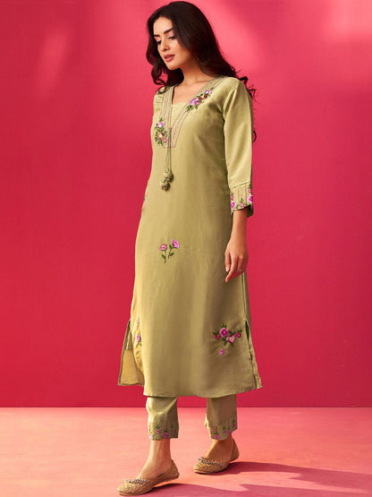 Women Floral Embroidered Regular Thread Work Kurta with Trousers