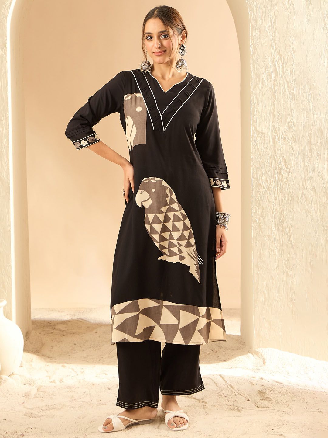 Dhiyona IE Women Printed Regular Kurta with Trousers