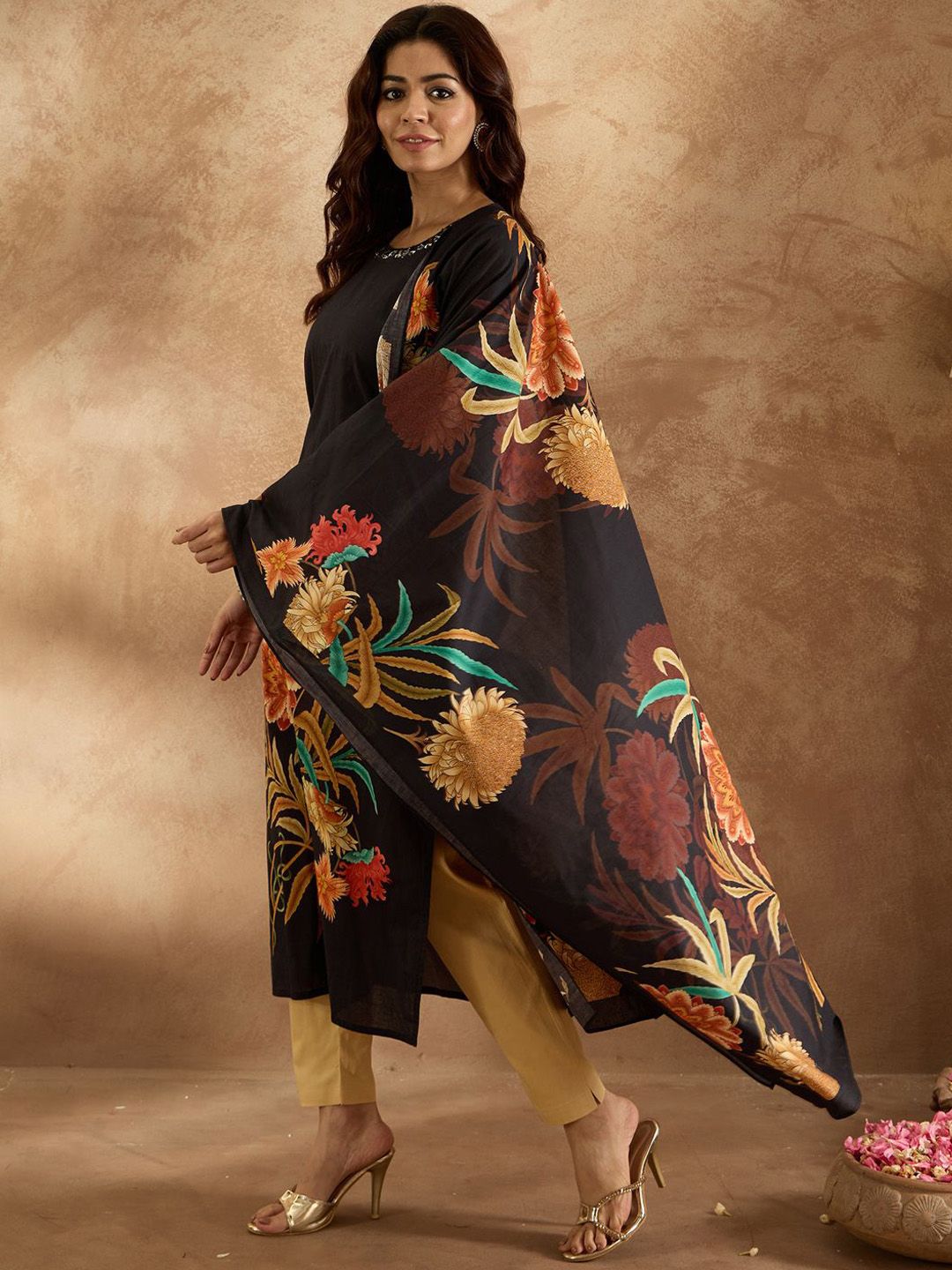 Dhiyona IE Women Floral Printed Regular Pure Cotton Kurta with Trousers & With Dupatta
