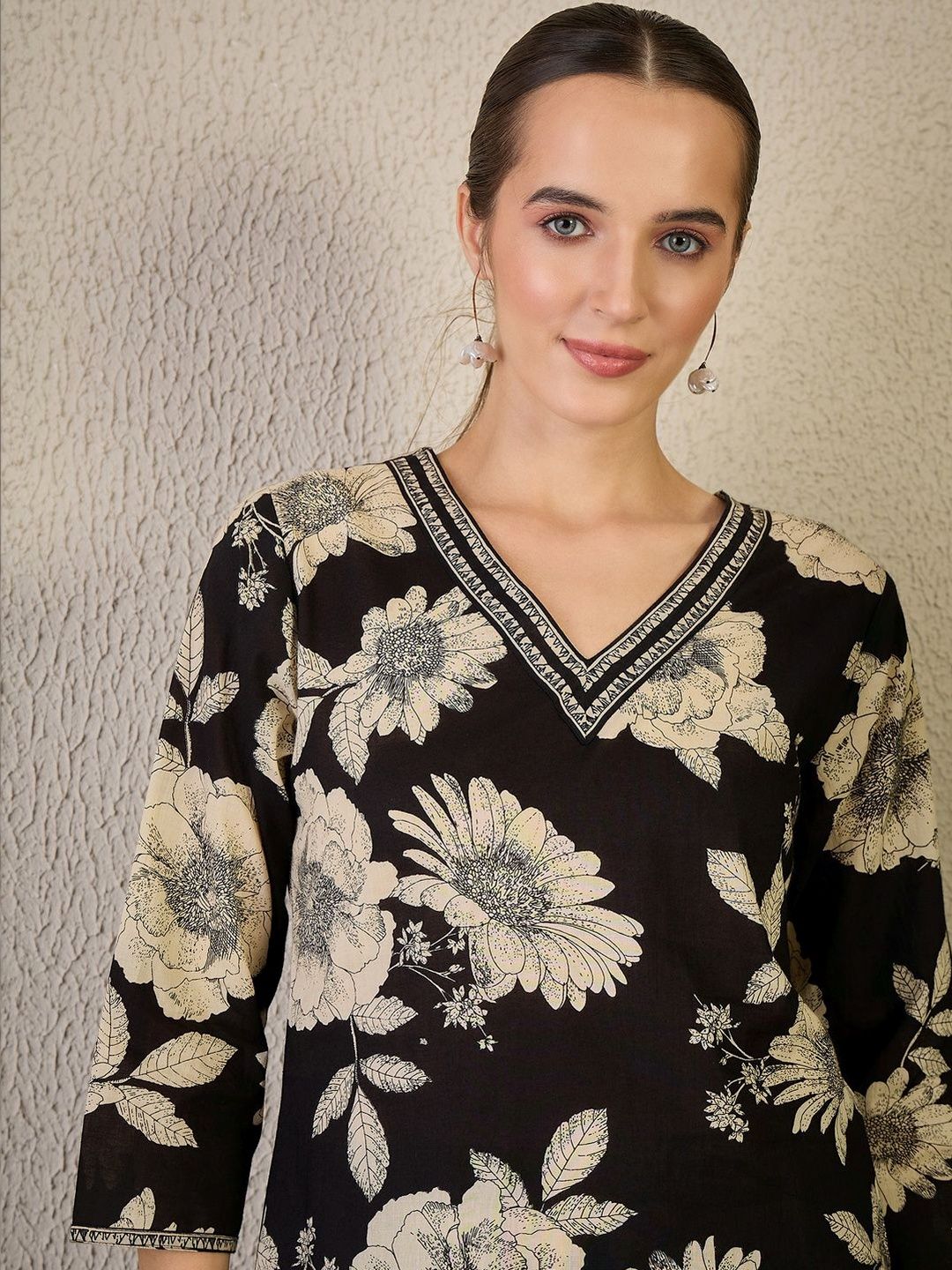 Women Floral Printed Regular Thread Work Pure Cotton Kurta with Trousers