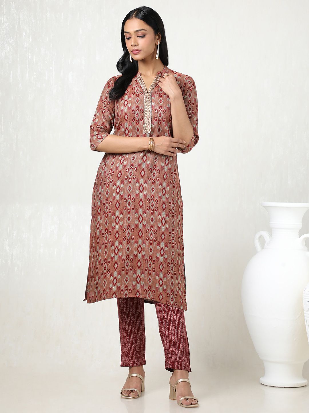 Dhiyona SO Women's Women Floral Printed Regular Gotta Patti Kurta with Trousers