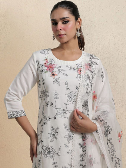 Women Floral Printed Regular Kurta with Trousers & With Dupatta