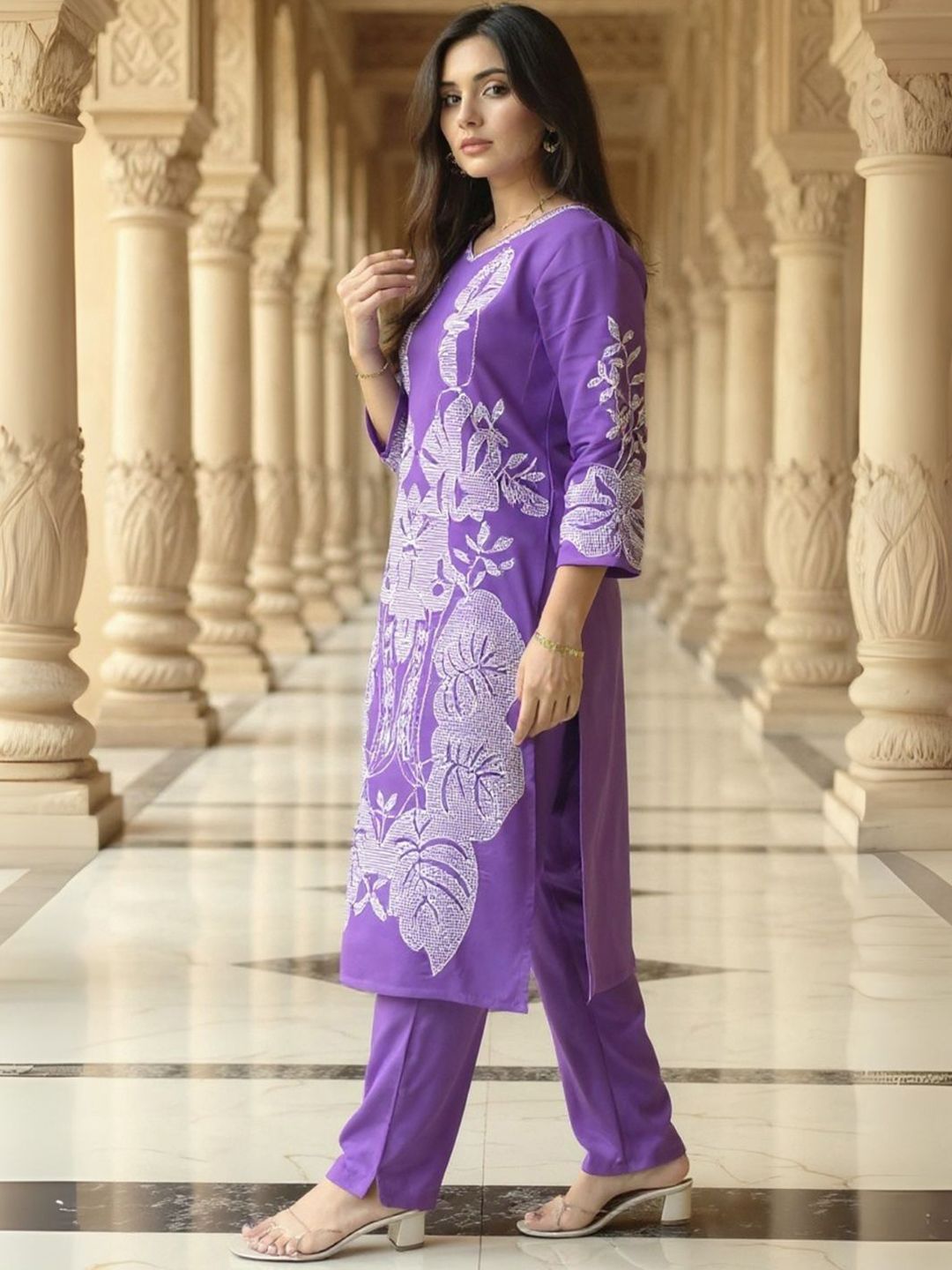 Women Floral Embroidered Kurta with Trousers