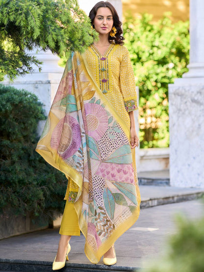 Women Floral Embroidered Thread Work Linen Kurta with Trousers & With Dupatta