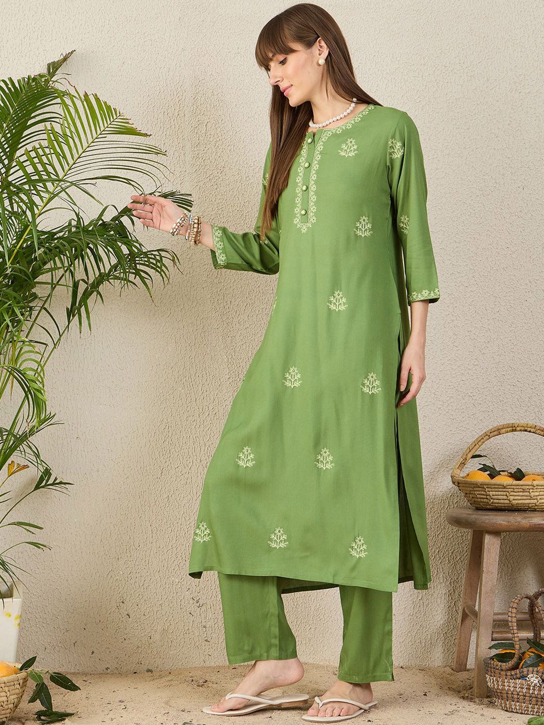 Dhiyona IE Embroidered Notch Neck Tunic With Trouser