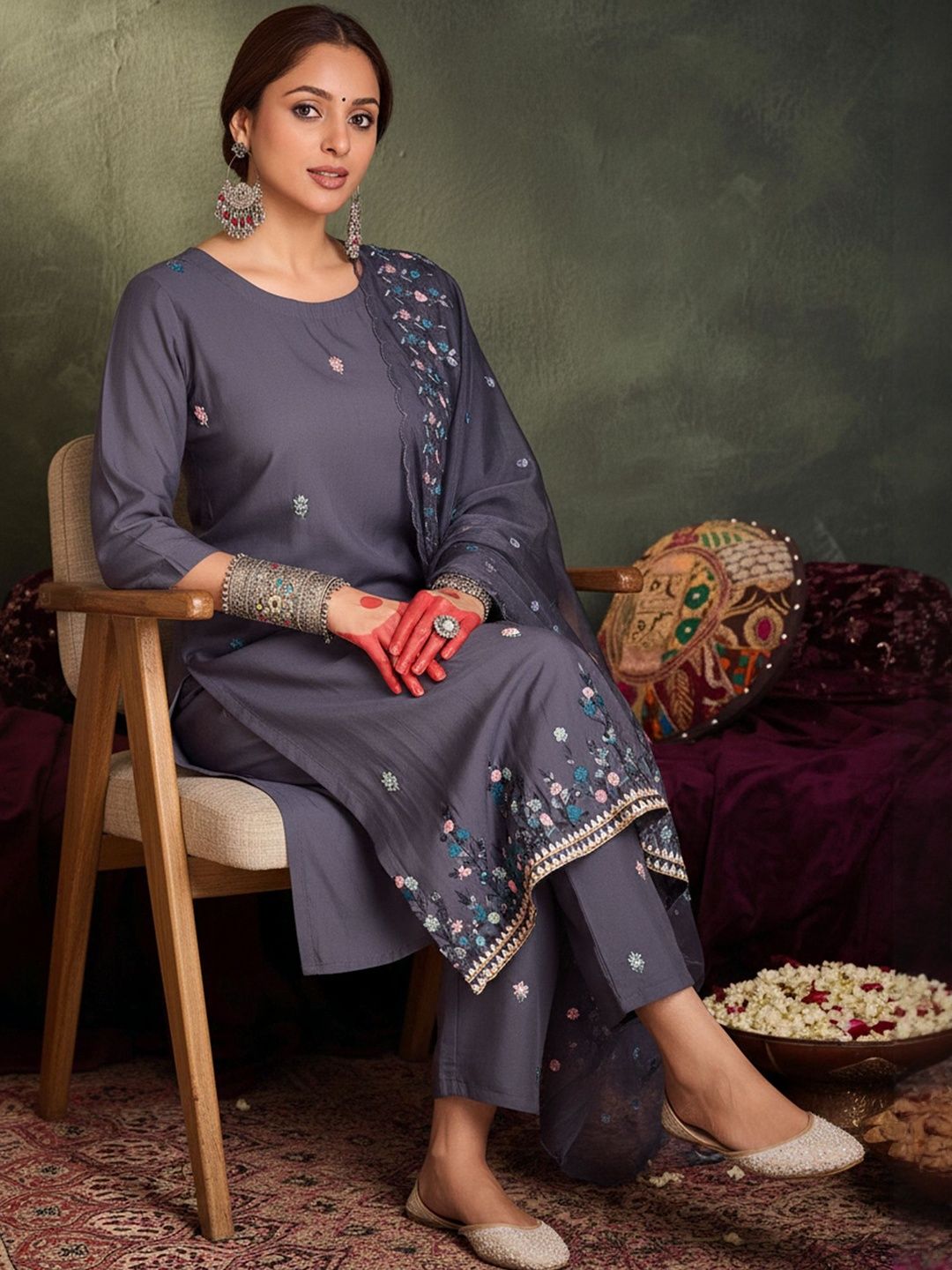 Dhiyona IE Floral Embroidered Thread Work Straight Kurta With Trousers & Dupatta
