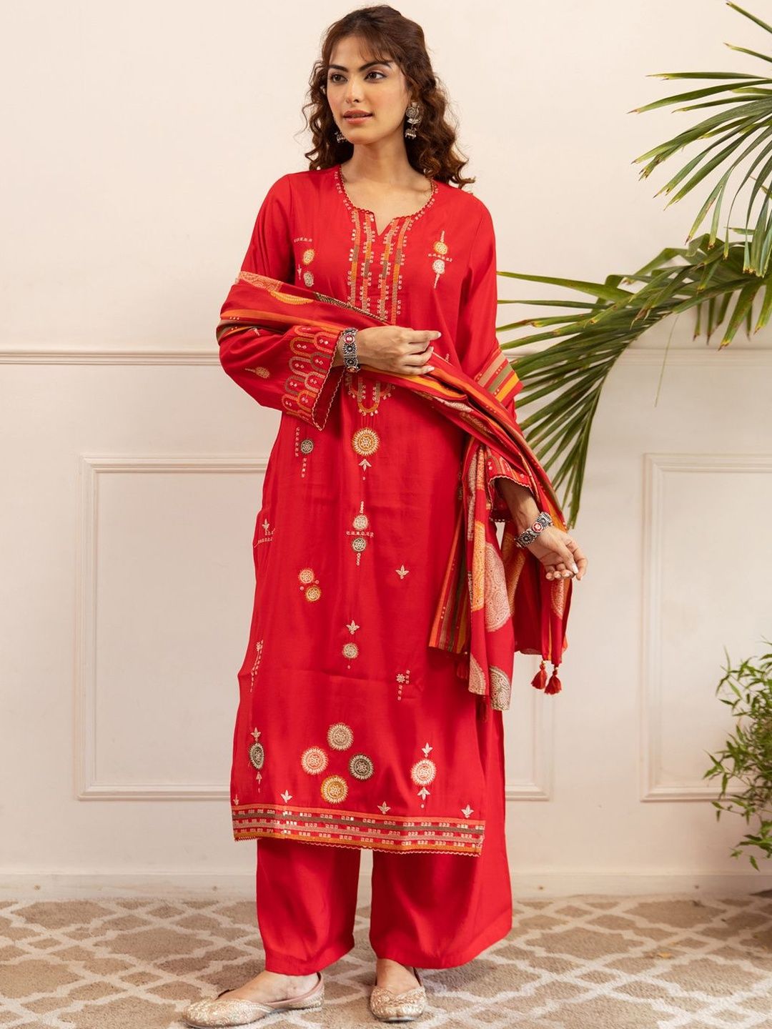 Ethnic Motifs Embroidered Thread Work Kurta With Palazzos & Dupatta