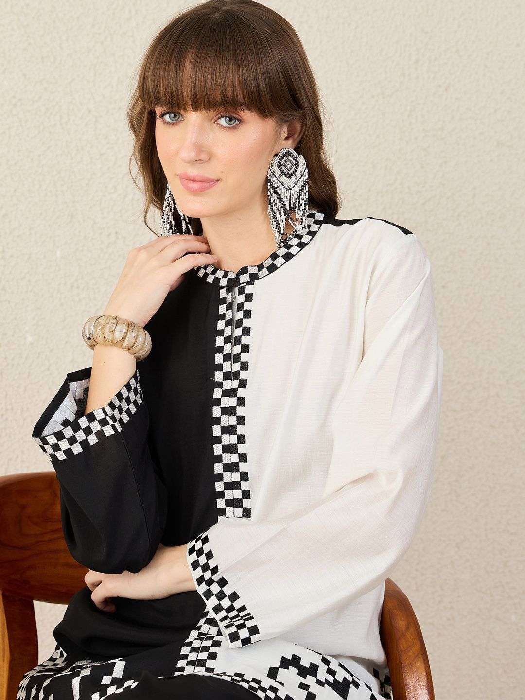 Dhiyona IE Colourblocked Mandarin Collar Tunic With Trouser