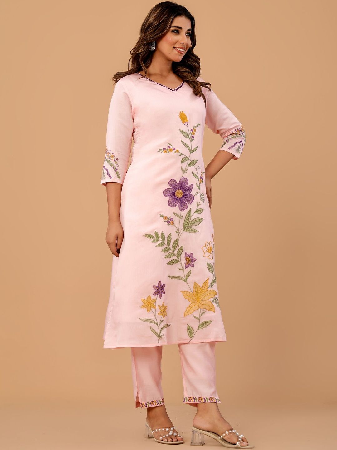 Women Floral Embroidered Regular Thread Work Kurta with Trousers