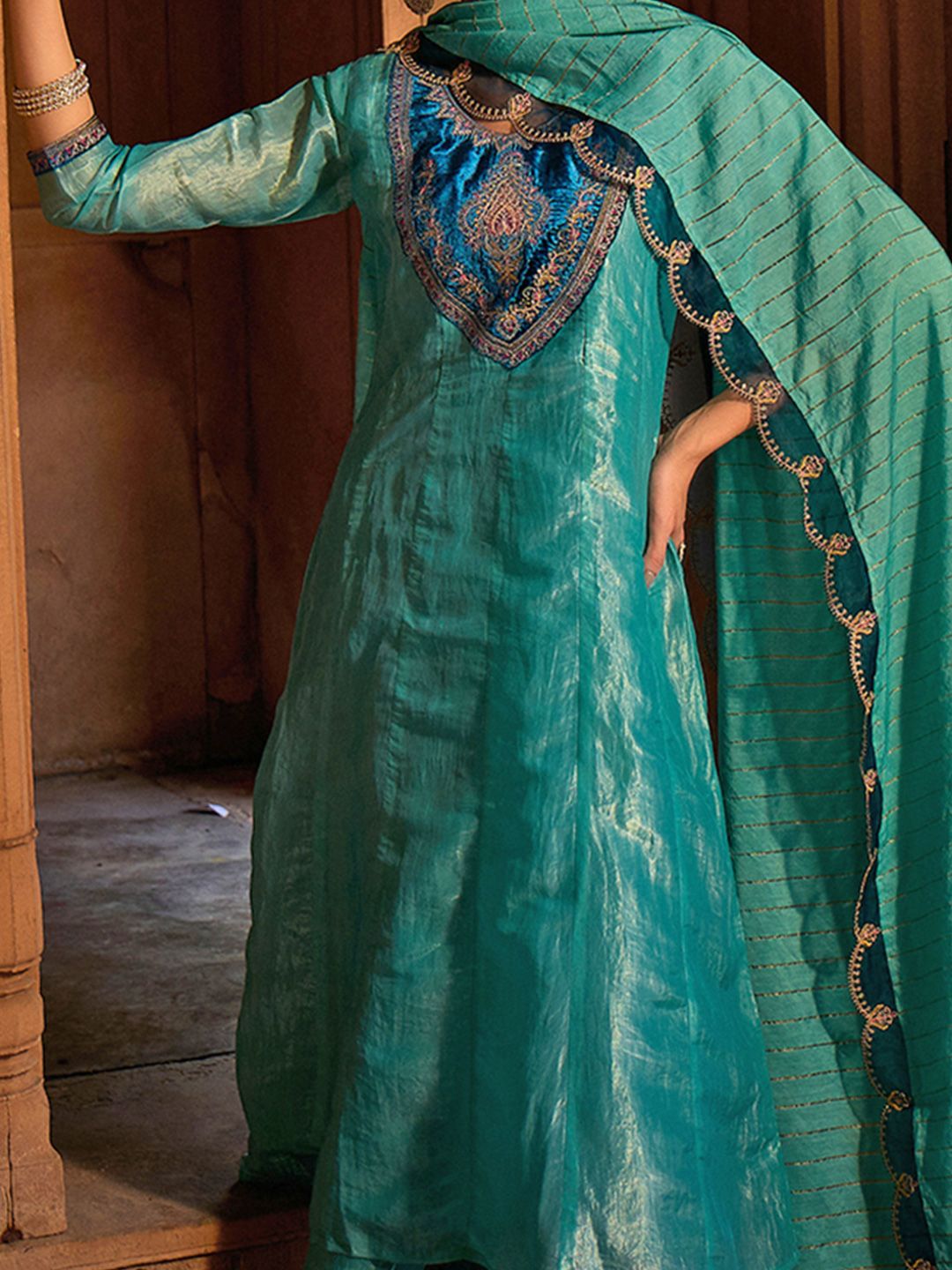 Dhiyona CH Women Floral Embroidered Regular Sequinned Kurta with Trousers & Dupatta