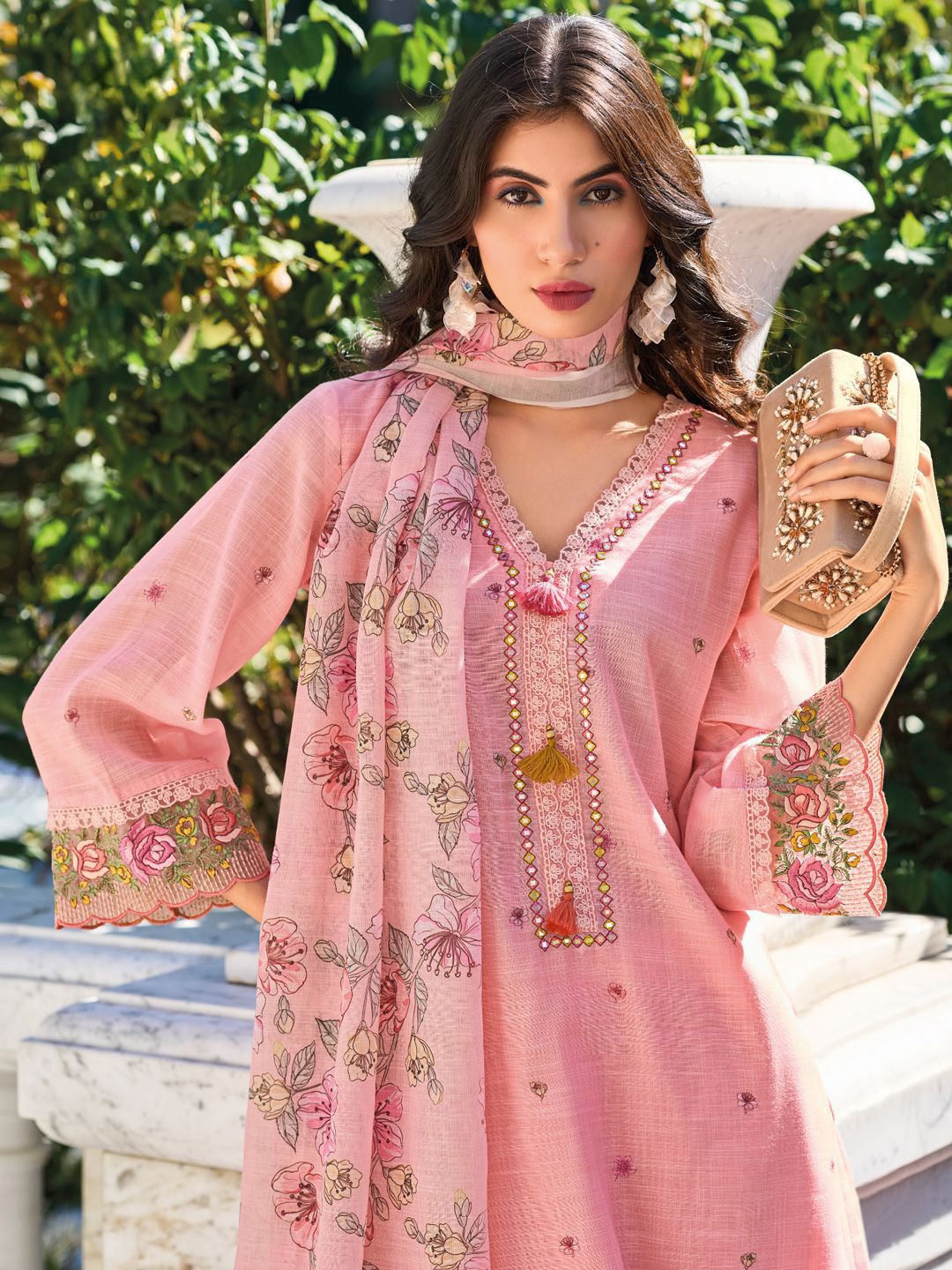 Women Floral Embroidered Thread Work Linen Kurta with Trousers & With Dupatta