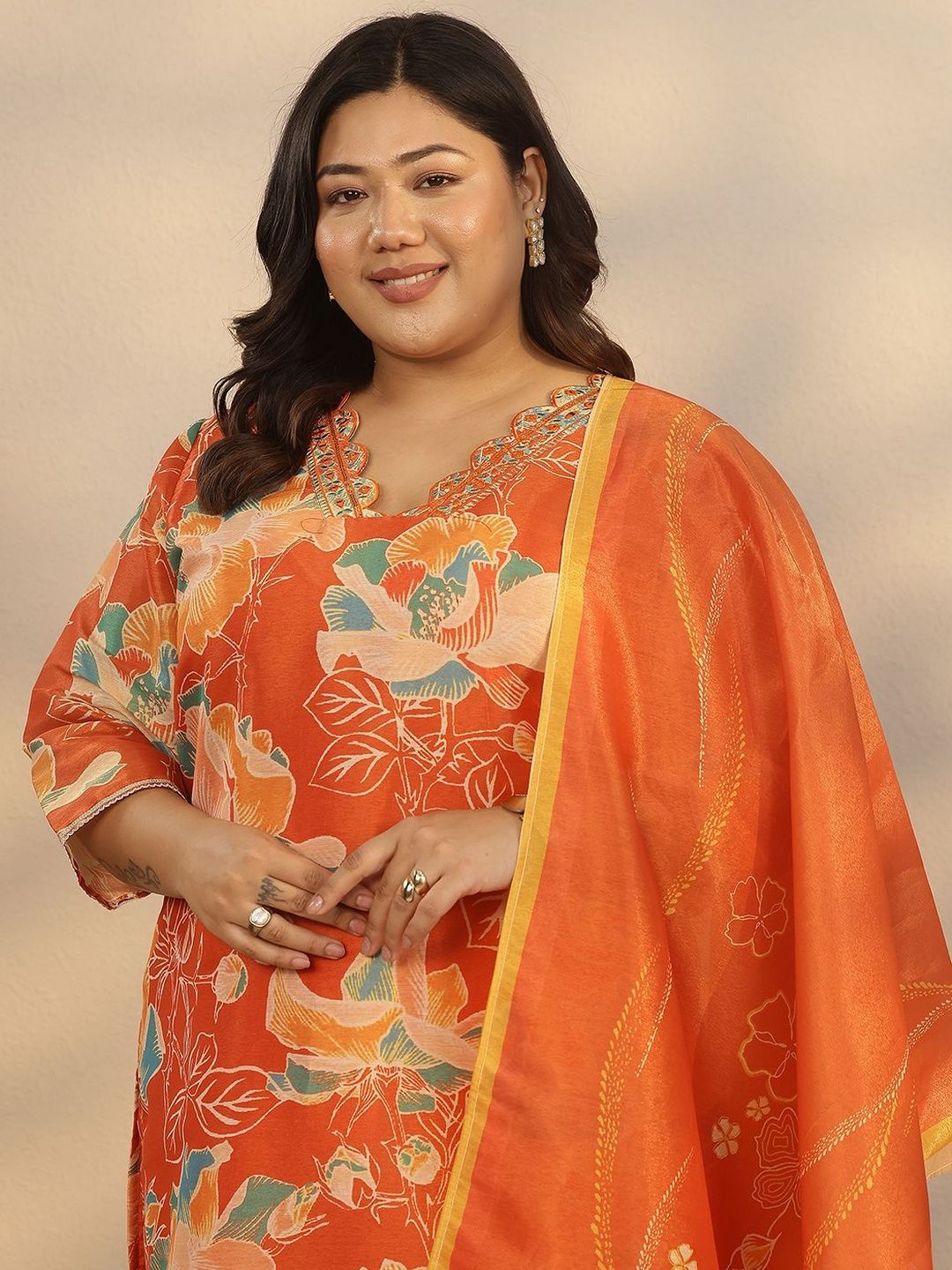 Dhiyona Women's Plus Size Floral Printed V-Neck Straight Kurta With Trousers & Dupatta