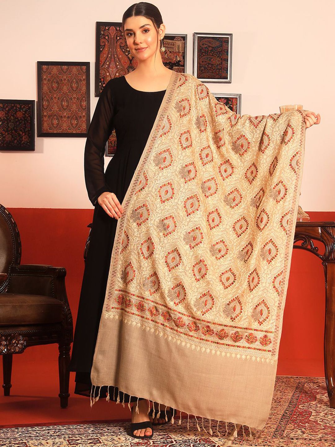 Dhiyona PA Nalki Paisley Embroidered Meherin Wool Shawl