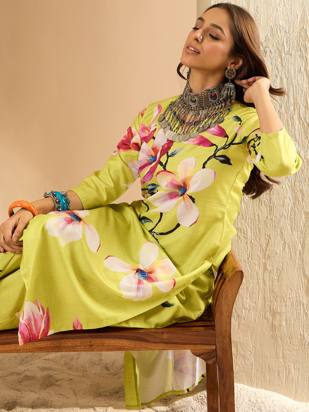 Dhiyona IE Women Floral Printed Regular Kurta with Trousers