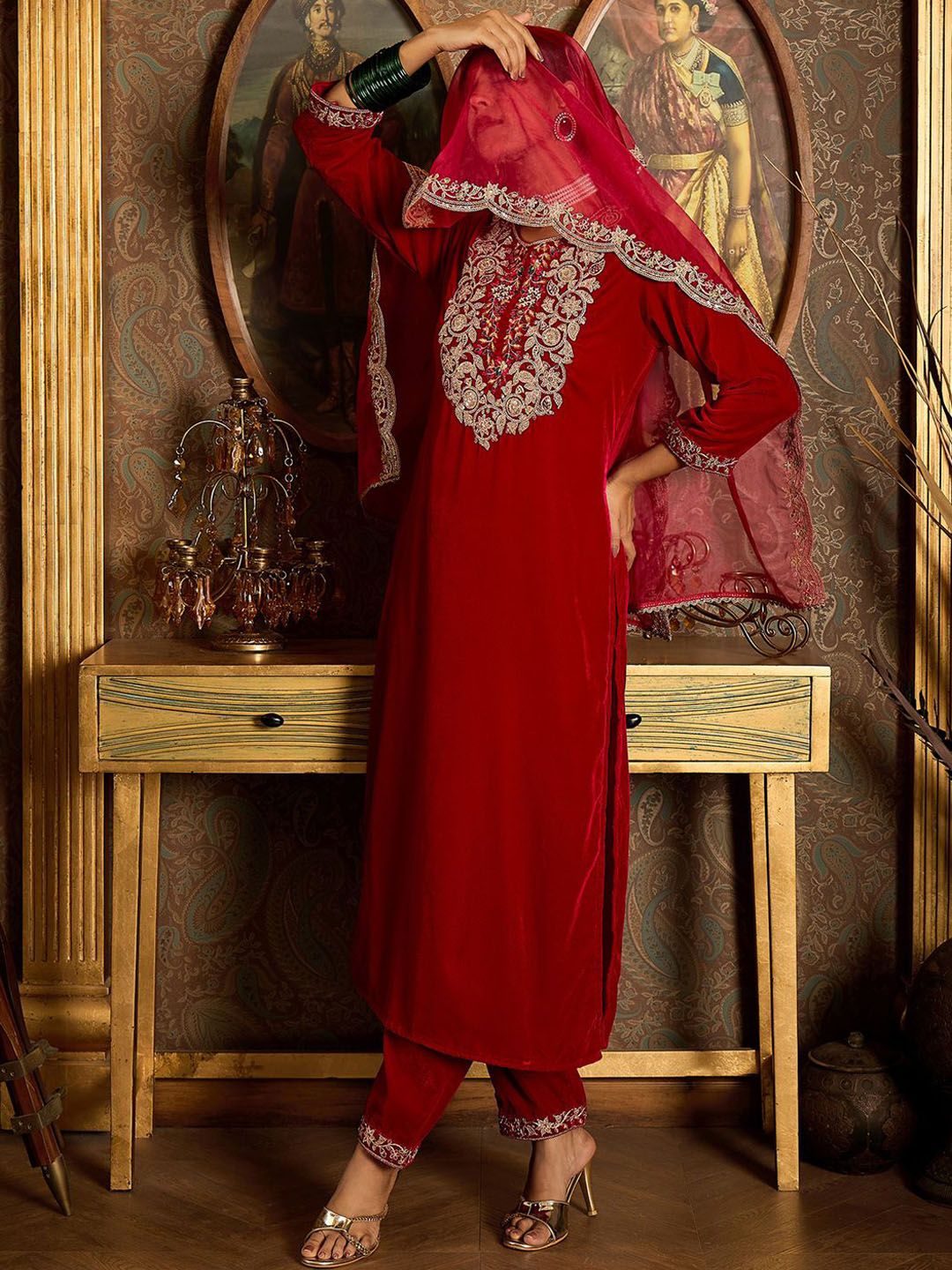 Ethnic motifs Embroidered Thread Work Straight Kurta with Trousers & Dupatta