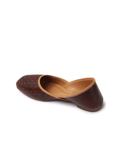 Dhiyona AK Women Textured Mojaris Flats