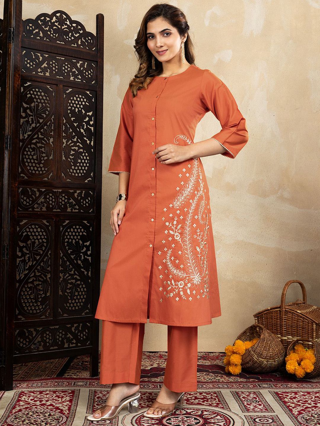Dhiyona PD Women Women Embroidered Straight Kurta & Trousers