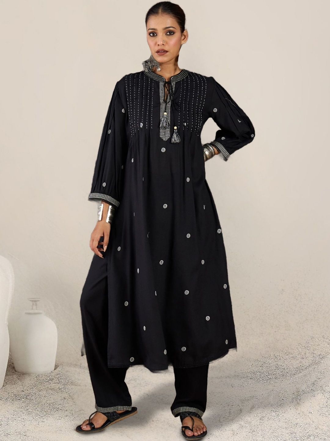 Dhiyona IE Women Ethnic Motifs Embroidered Regular Thread Work Kurta with Trousers