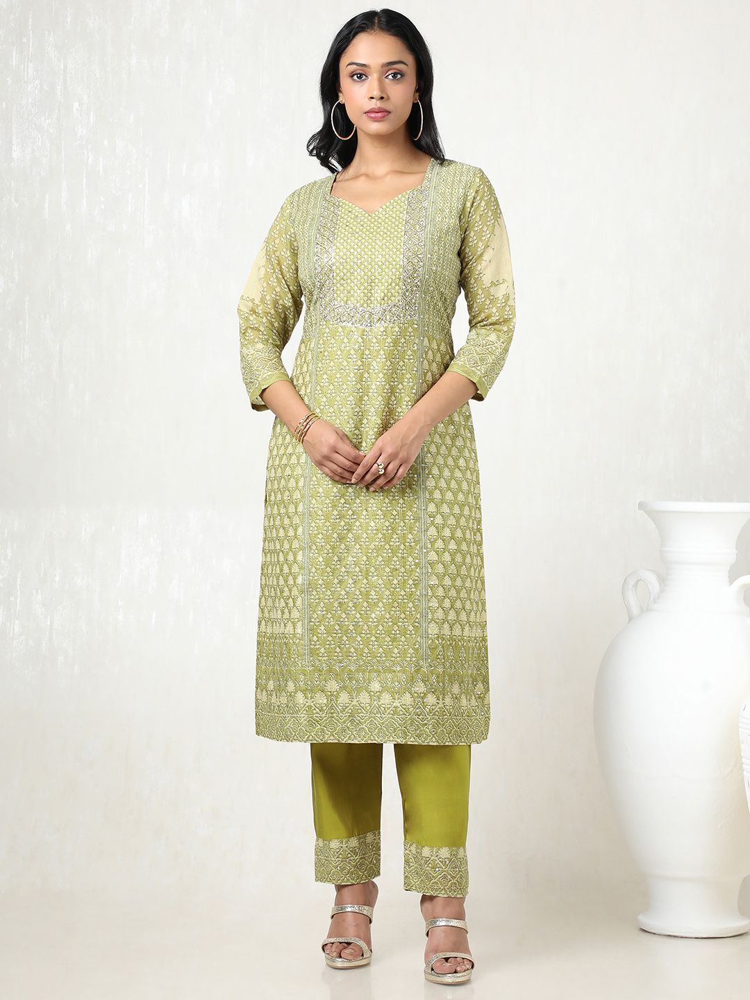 Dhiyona SO Women's Women Floral Printed Regular Beads and Stones Chanderi Cotton Kurta with Trousers