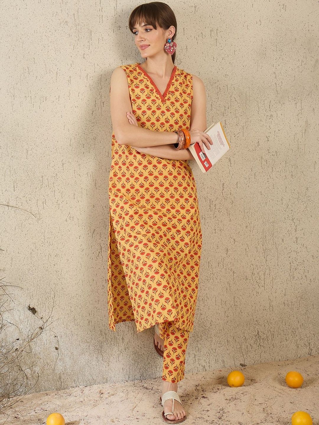 Women Ethnic Motifs Printed Cotton Kurta with Trousers